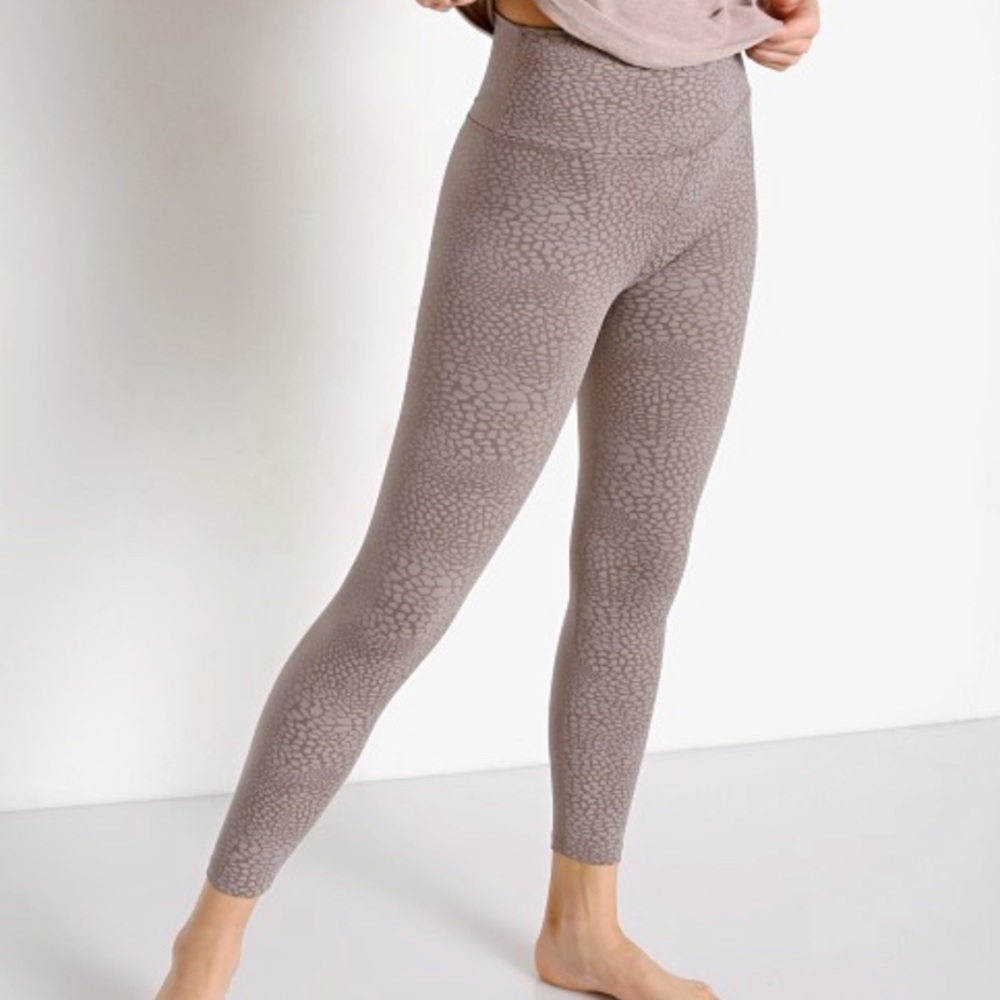 BEYOND YOGA High Waisted Legging In Soft Cocoa Color